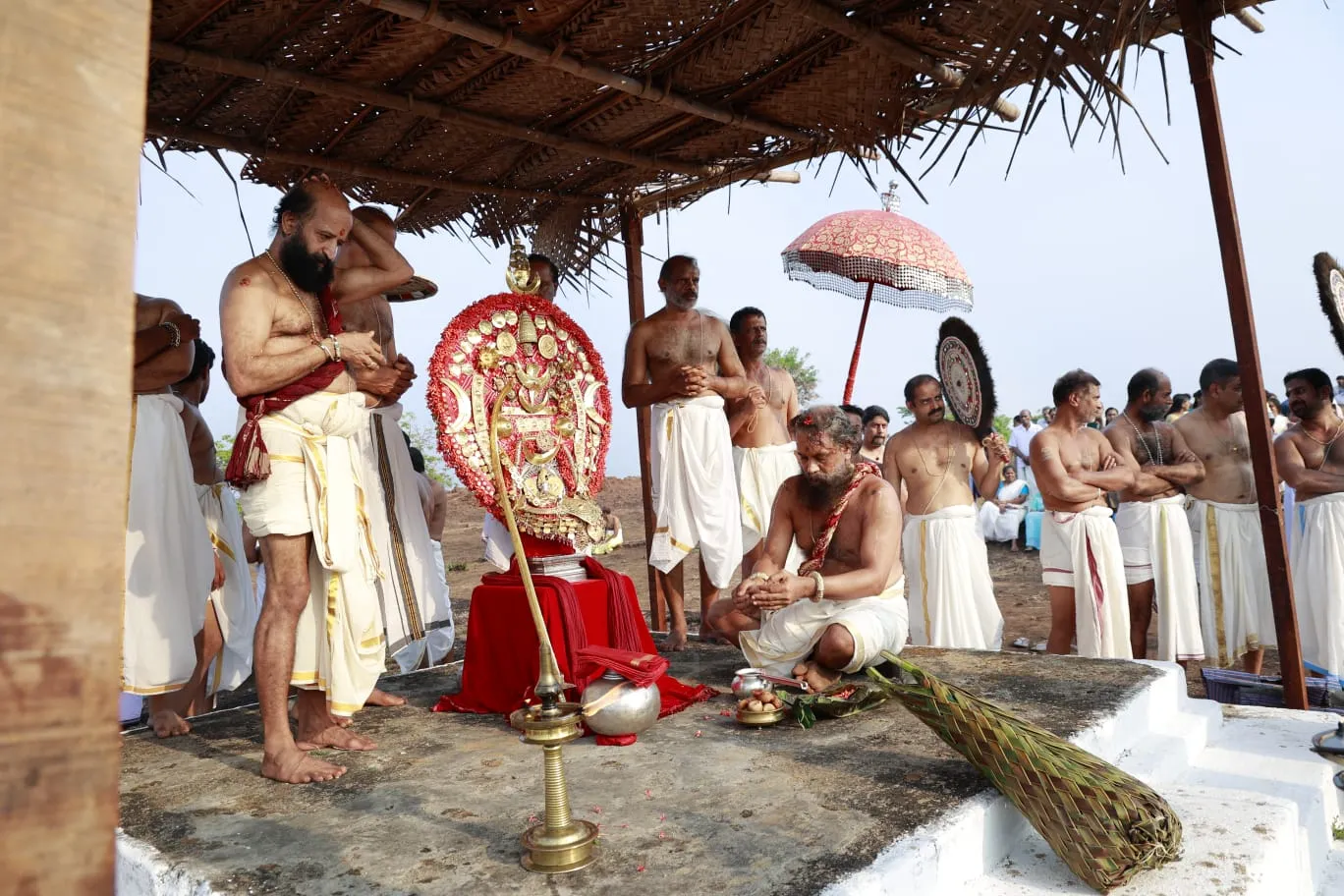 MADAYI KAVU