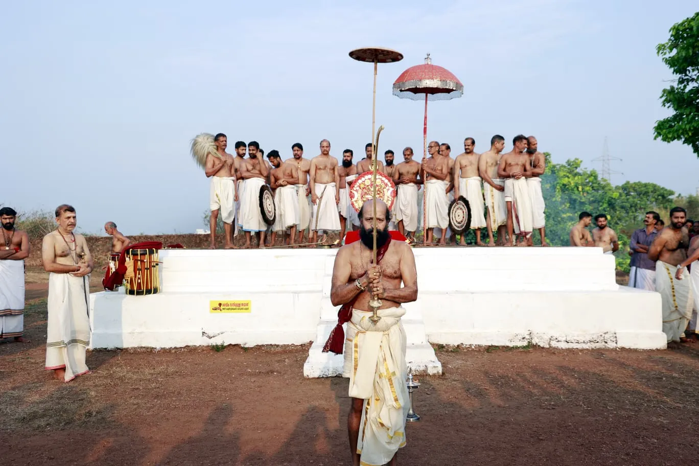 MADAYI KAVU